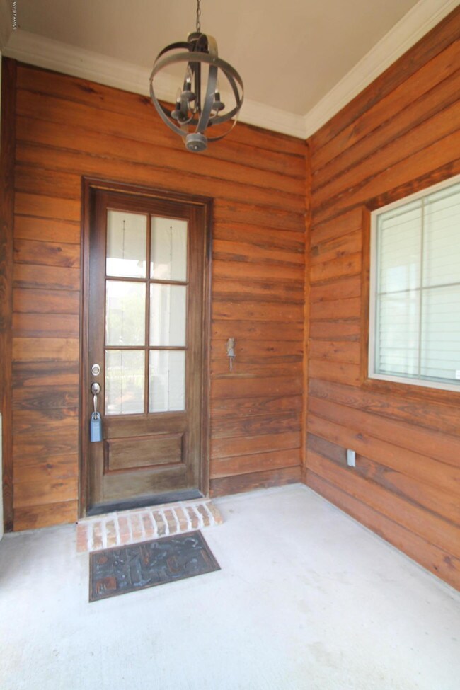 Building Photo - 215 Bayou Parc Dr