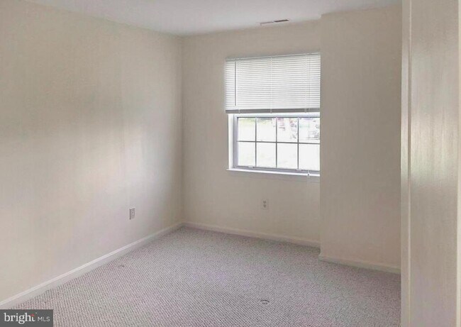 Foto del edificio - 8605 Falls Run Rd