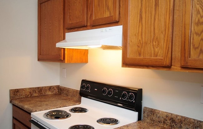 Kitchen - Olde Jamestowne Apartments