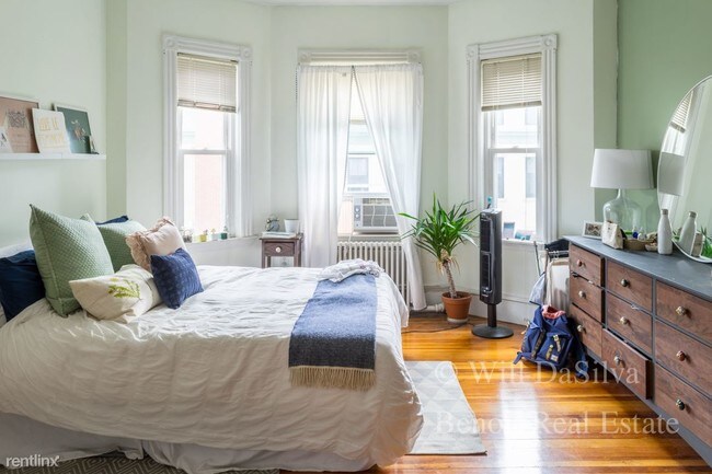 Building Photo - 11 Langmaid Ave