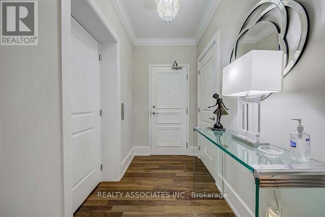 Building Photo - 662 Sheppard Ave E