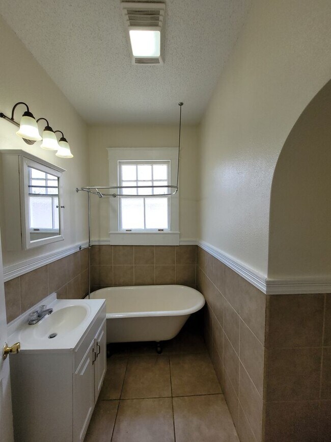 Foto del edificio - 3 Bedroom Apt. steps from Xavier University New Orleans