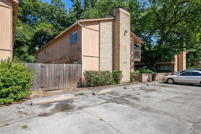 Foto del edificio - Renovated 1 bedroom in desirable midtown T...