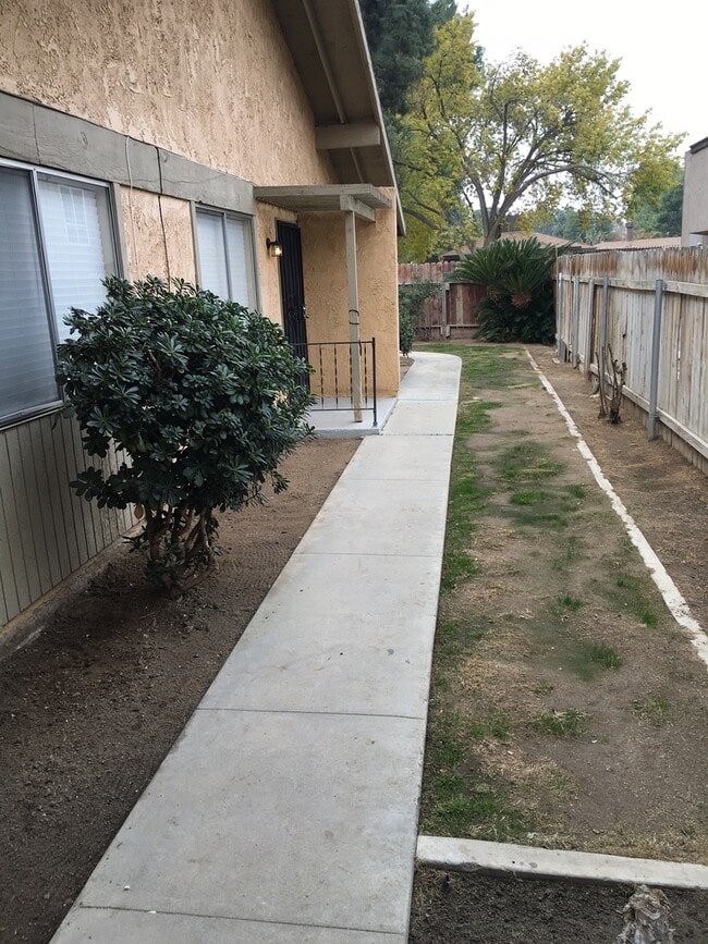 Building Photo - 2201 Pinon Springs Cir