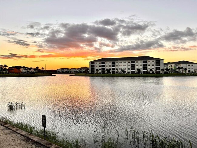 Foto del edificio - 8125 Surf St