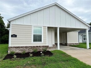Building Photo - 554 N Cresswell Dr