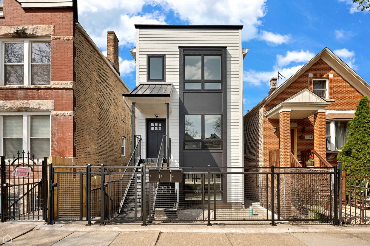 Primary Photo - 2626 W 21st St