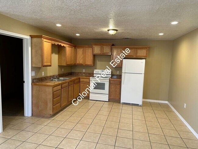 Building Photo - Modern and spacious 2 bedroom 2 bathroom a...
