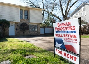 Building Photo - 128 Hayter St