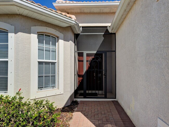 Foto del edificio - 3BD/2BA/3 Car Garage in Stoneybrook
