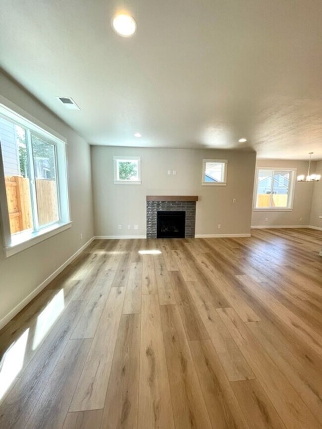 Foto del edificio - Stunning newer home in NE Bend neighborhood!
