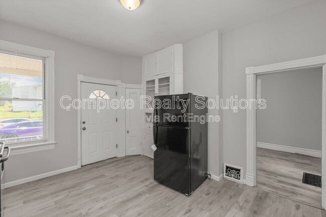 Building Photo - 4035 Schiller Pl