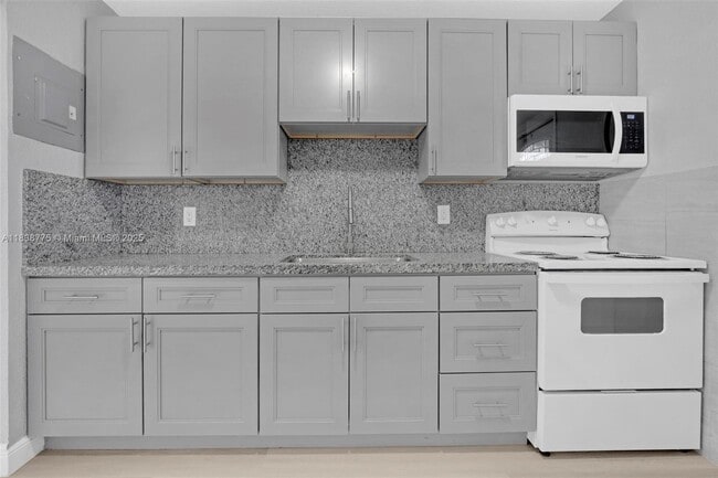 Building Photo - 369 Phippen Waiters Rd