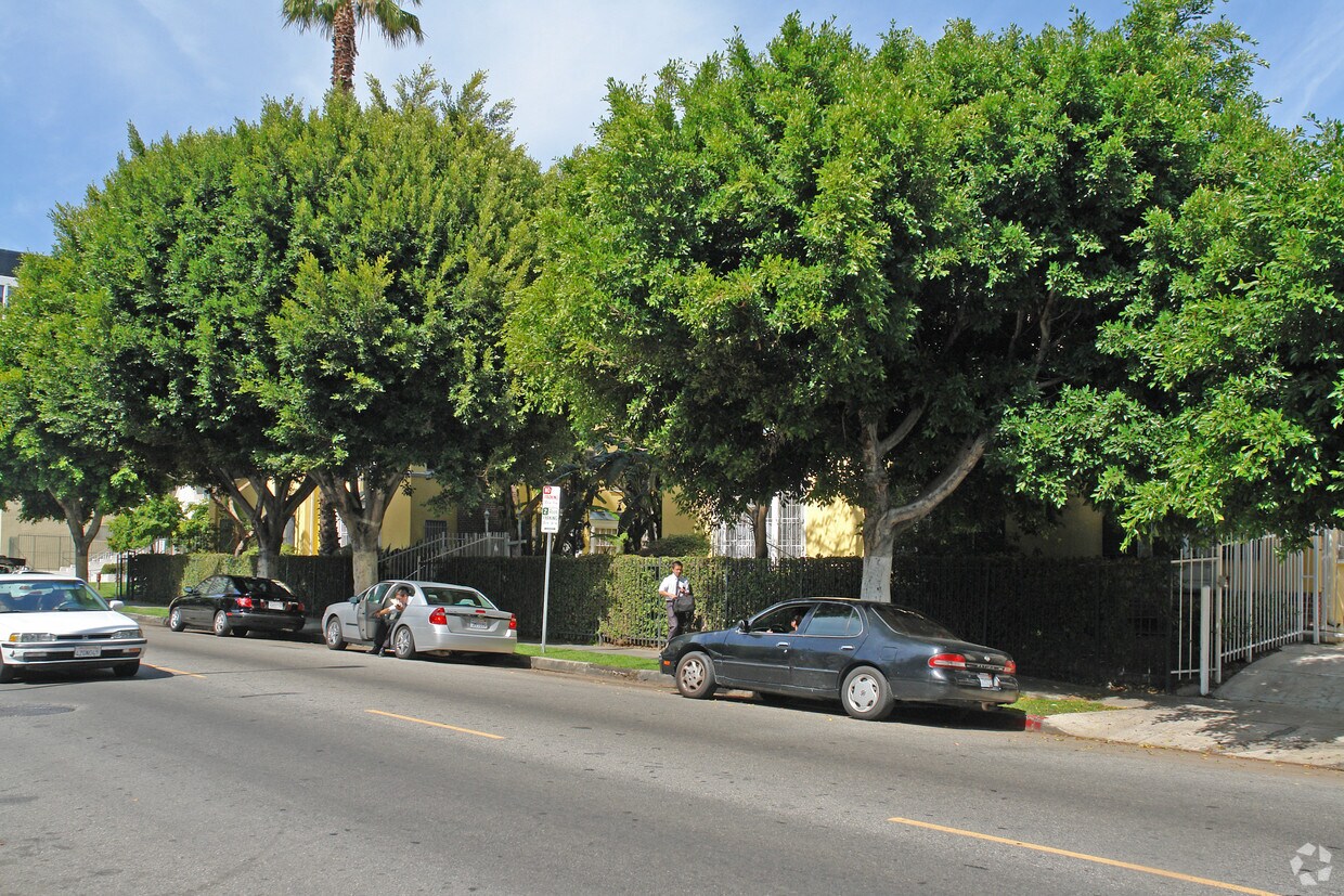 Building Photo - 724 Irolo St