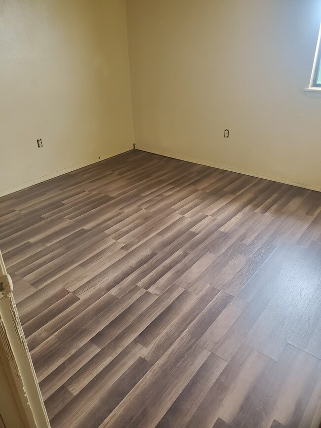 Building Photo - East County Estates Triplex