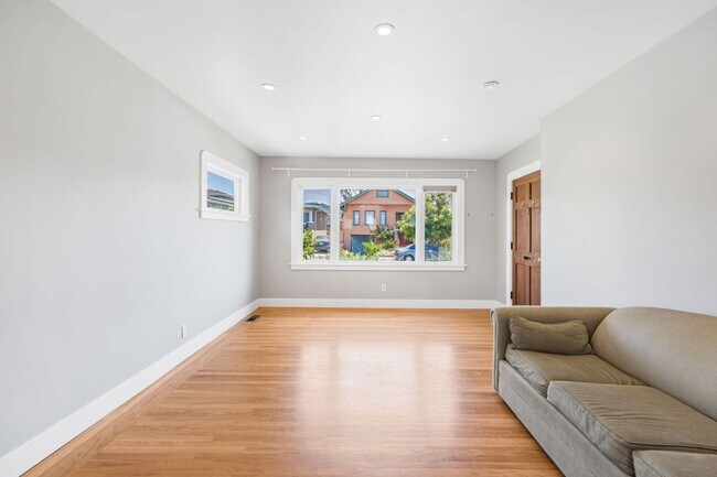 Foto del edificio - 2744 Mathews St