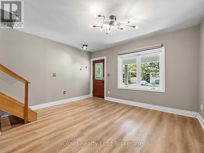 Building Photo - 192 Gledhill Ave