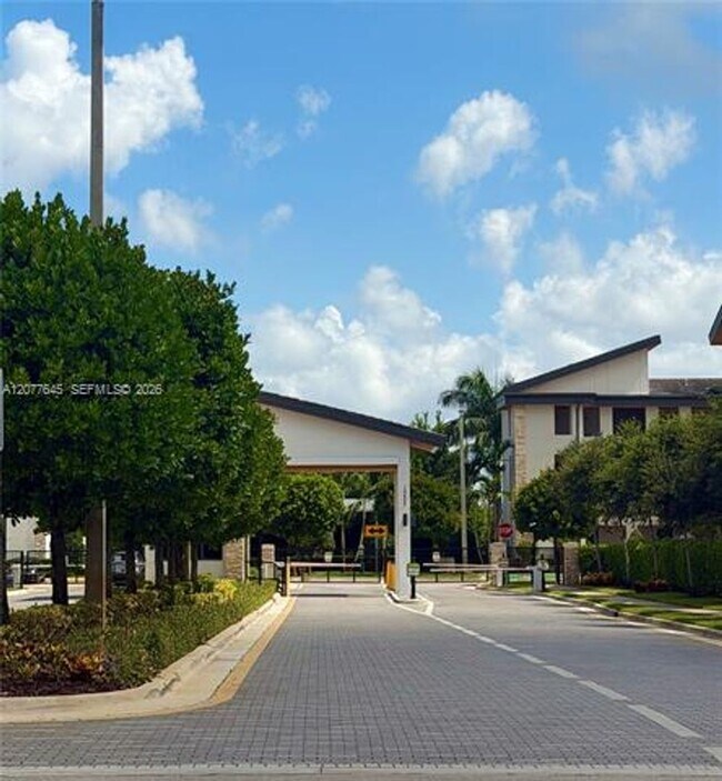 Foto del edificio - 10455 NW 82nd St