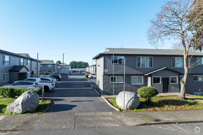 Exterior - Melrose Court Apartments