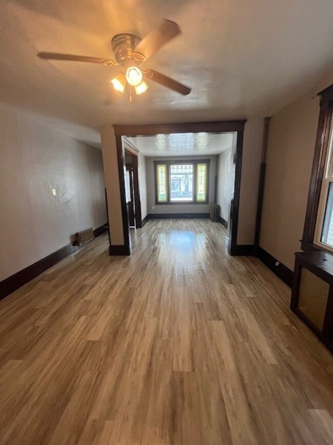 Building Photo - 4 Bedroom 1 Bath