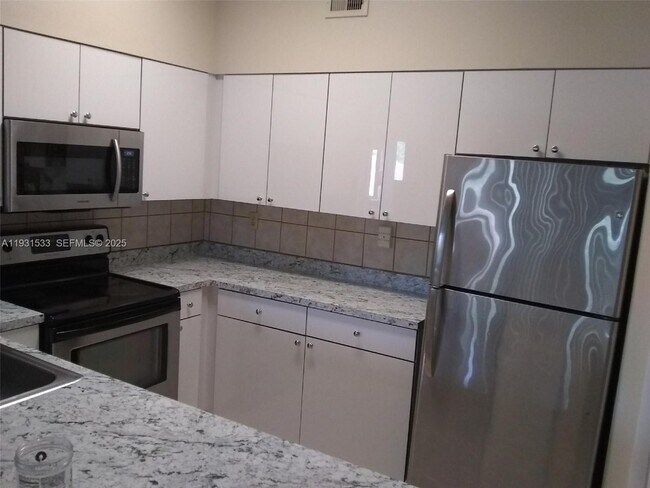 Foto del edificio - 2445 SW 18th Terrace