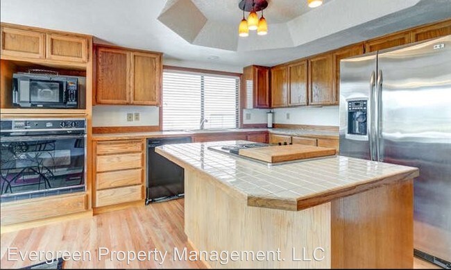 Building Photo - 12840 SE Regency View St