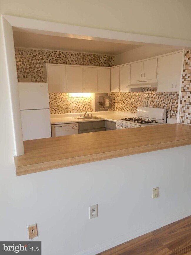 Foto del edificio - 8830 Piney Branch Rd