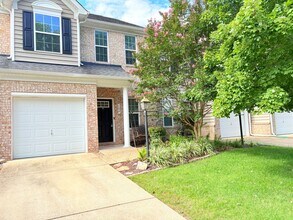 Building Photo - 104 Riva Ct
