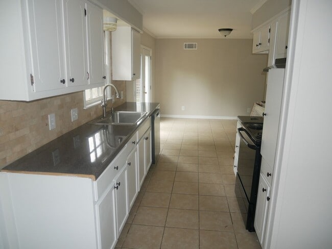 Building Photo - 2266 Carrolton Cove