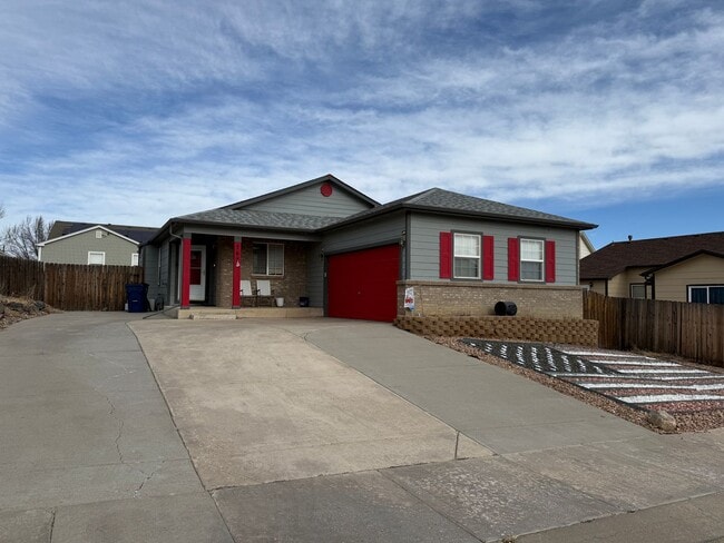 Building Photo - Charming 3 Bedroom, 2 Bath Home — Minutes from Fort Carson, Peterson AFB & Schriever AFB!