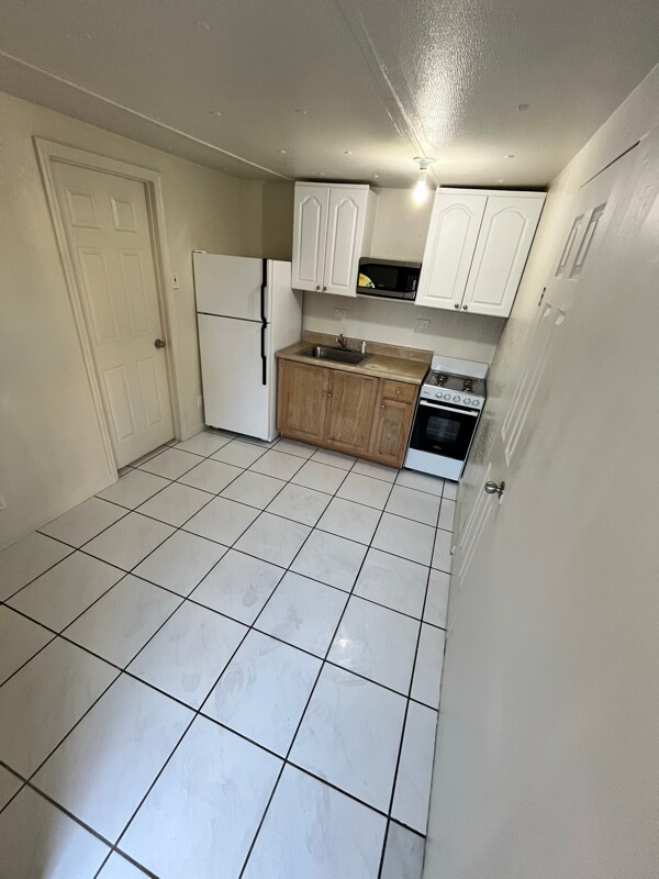 Foto del edificio - 1135 SW 127th Ct