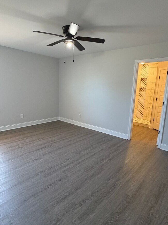 Foto del edificio - 3 BEDROOM 2 BATHROOMS