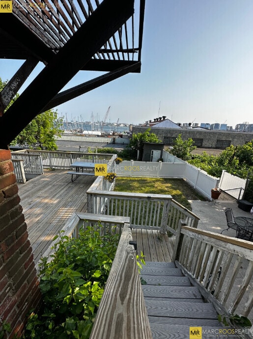 Foto principal - 239 Webster St