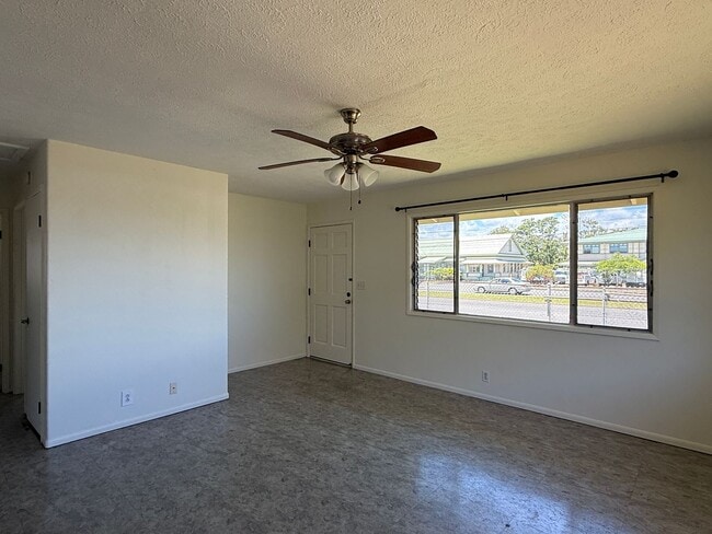Building Photo - Fully Fenced & Gated 2BR/1BA Home