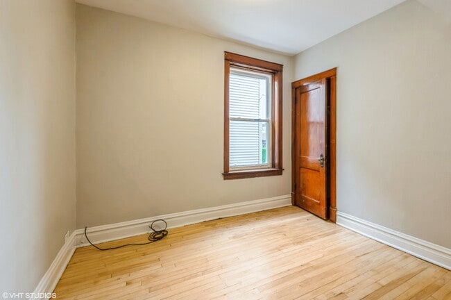 Primary Bedroom - 5138 W Montrose Ave