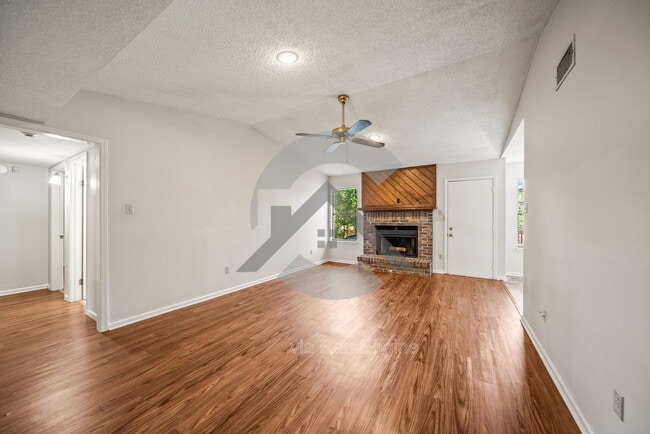 Building Photo - 9 Point W Cir