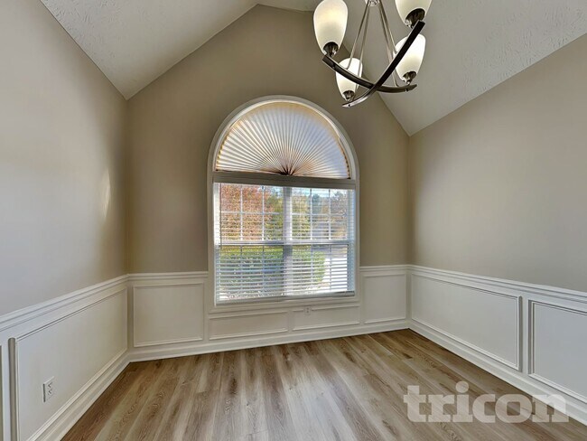 Building Photo - 210 Shenandoah Dr