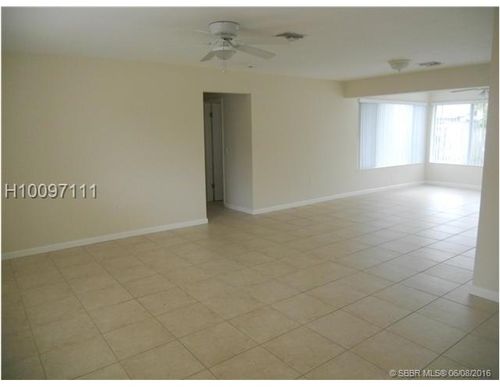 Foto del edificio - 8300 NW 13th St