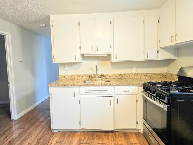 Building Photo - 328 S Alcott St