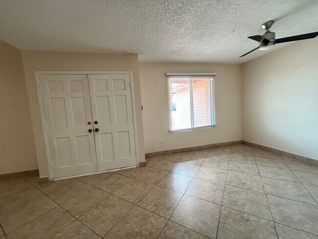 Building Photo - 4014 W Christy Dr