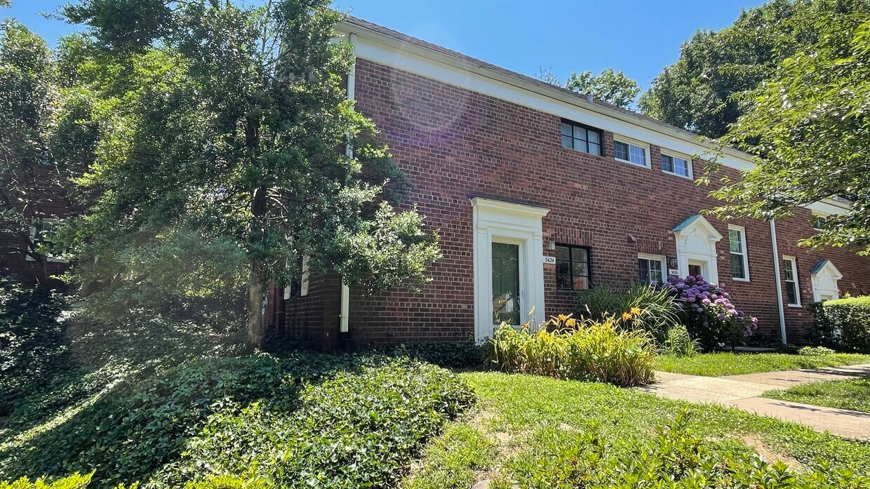 Primary Photo - 3424 Gunston Rd