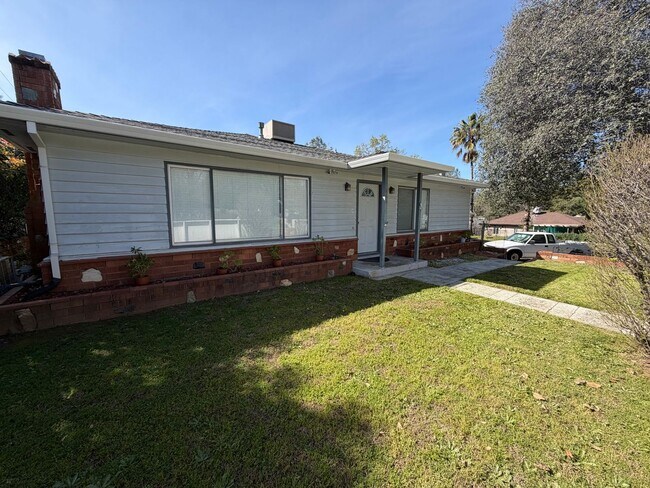 Foto del edificio - 3 bedroom home in Shasta Lake City