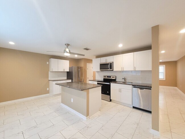 Foto del edificio - RECENTLY REMODELED 3 BEDROOM 2 BATH LEASE HOME IN SPRING, TEXAS