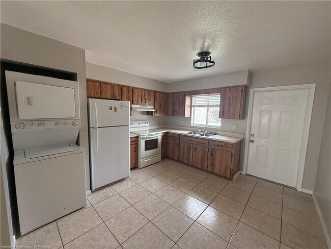 Foto del edificio - 2-Bedroom and 1-Bathroom