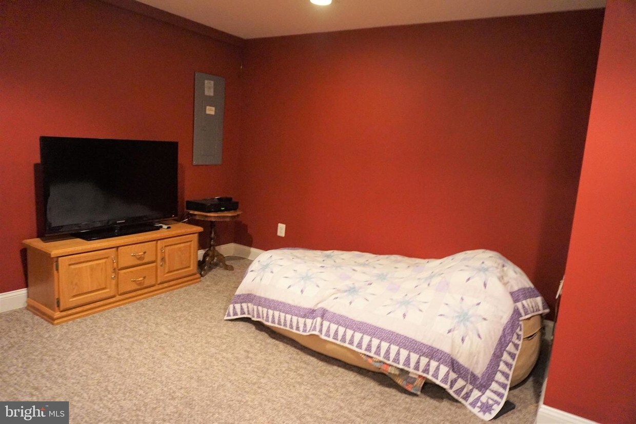 Primary Photo - 13925 Coachmans Cir