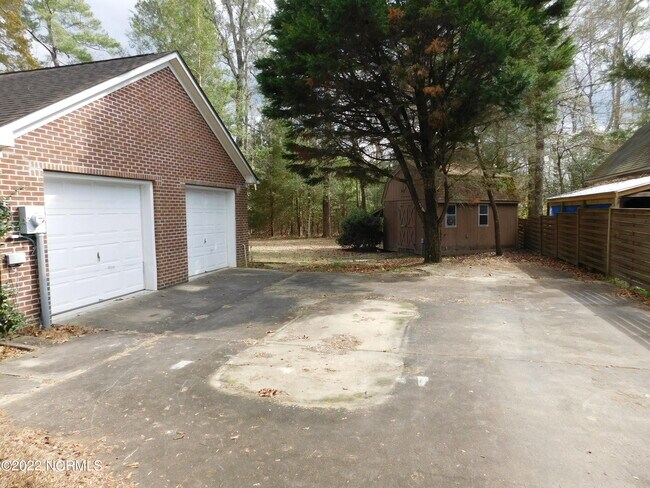 Building Photo - 140 Rock Creek Dr