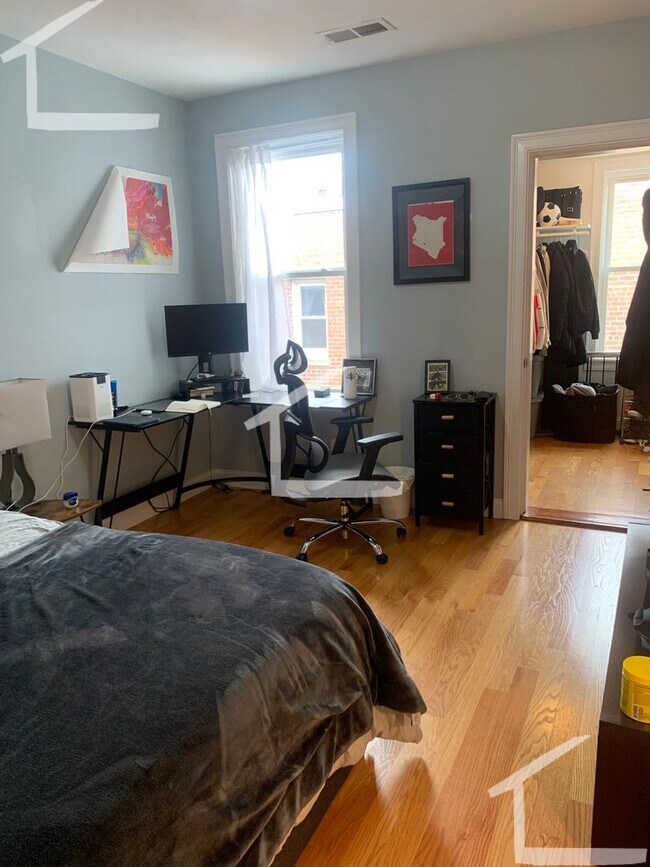 Building Photo - Luxurious Allston 5-Bed Near B Line