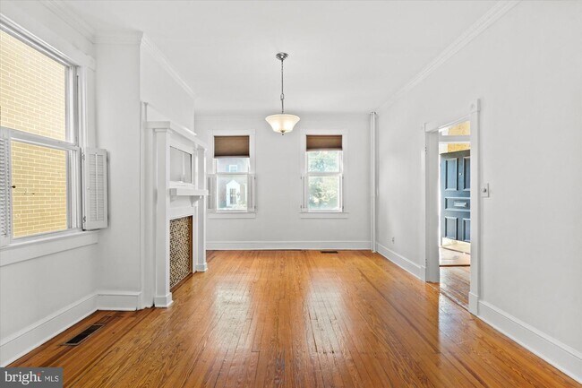 Building Photo - 629 N Columbus St