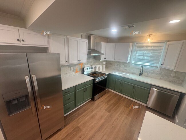 Foto del edificio - 3220 Ingleside Ave