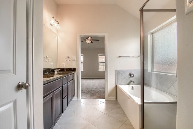 Foto del edificio - Beautiful 3 bed/2.5 bath, house on corner lot w/ green space in the Teravista community